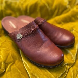 Clarks Women's Brown Leather mules